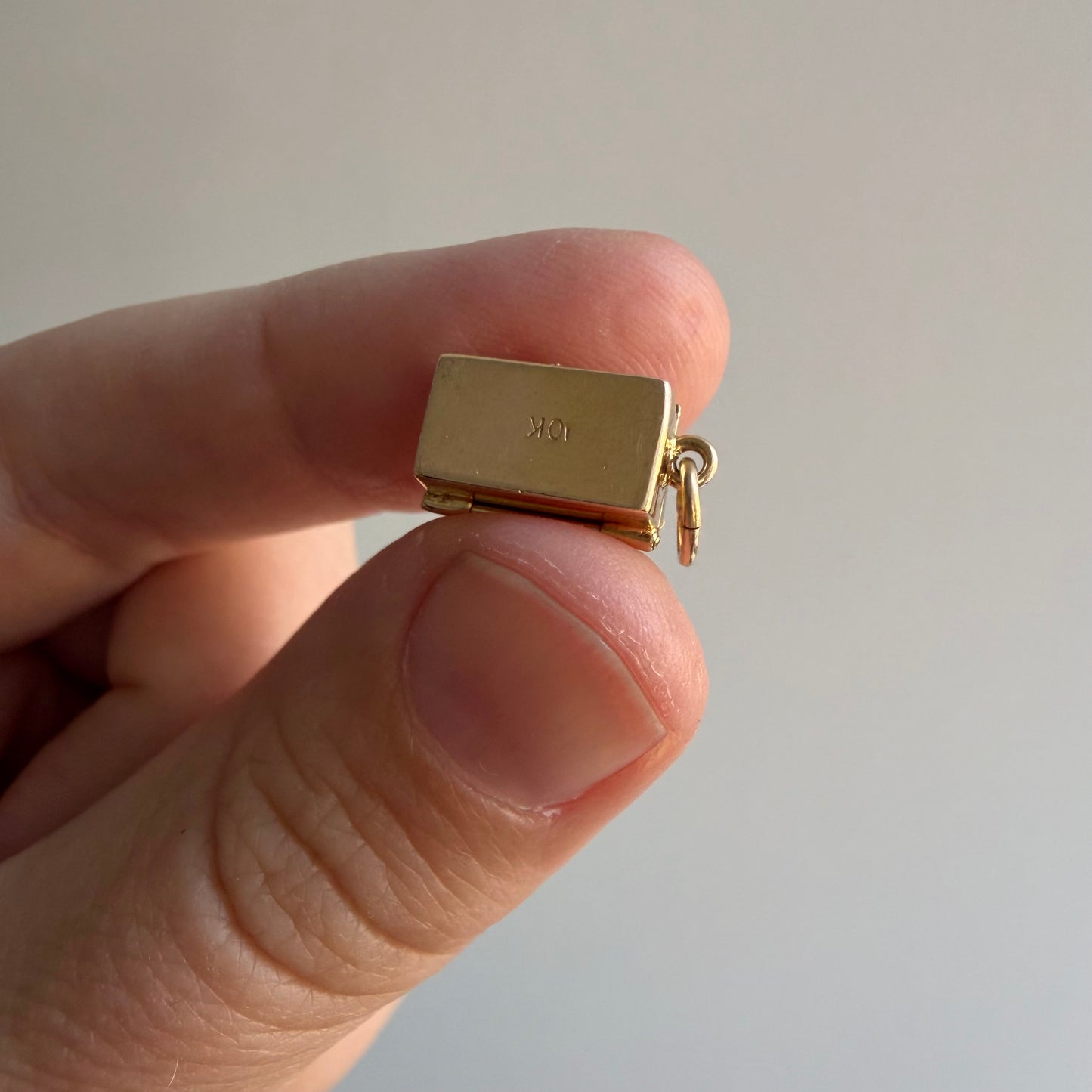 V I N T A G E // for tiny spells / 10k treasure chest / a charm or pendant