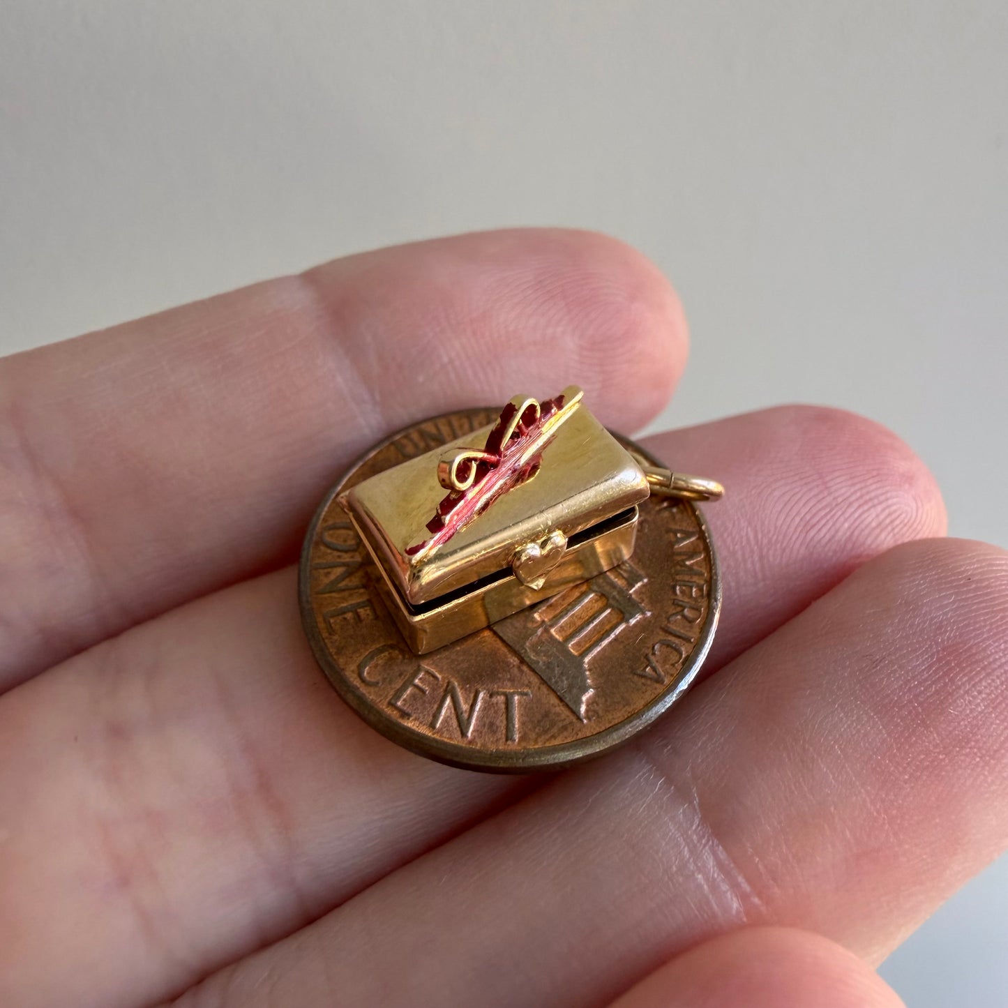 V I N T A G E // for tiny spells / 10k treasure chest / a charm or pendant