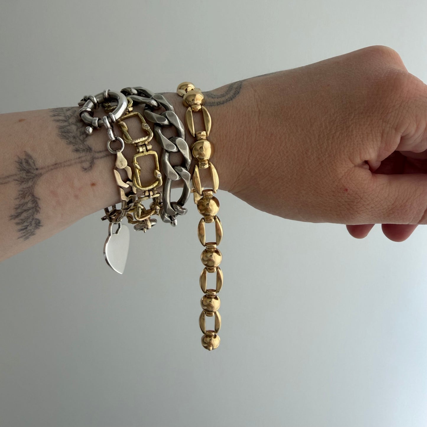 V I N T A G E // almost anchor / fancy hollow open and orb flat link bracelet / 7.5", 7.8g