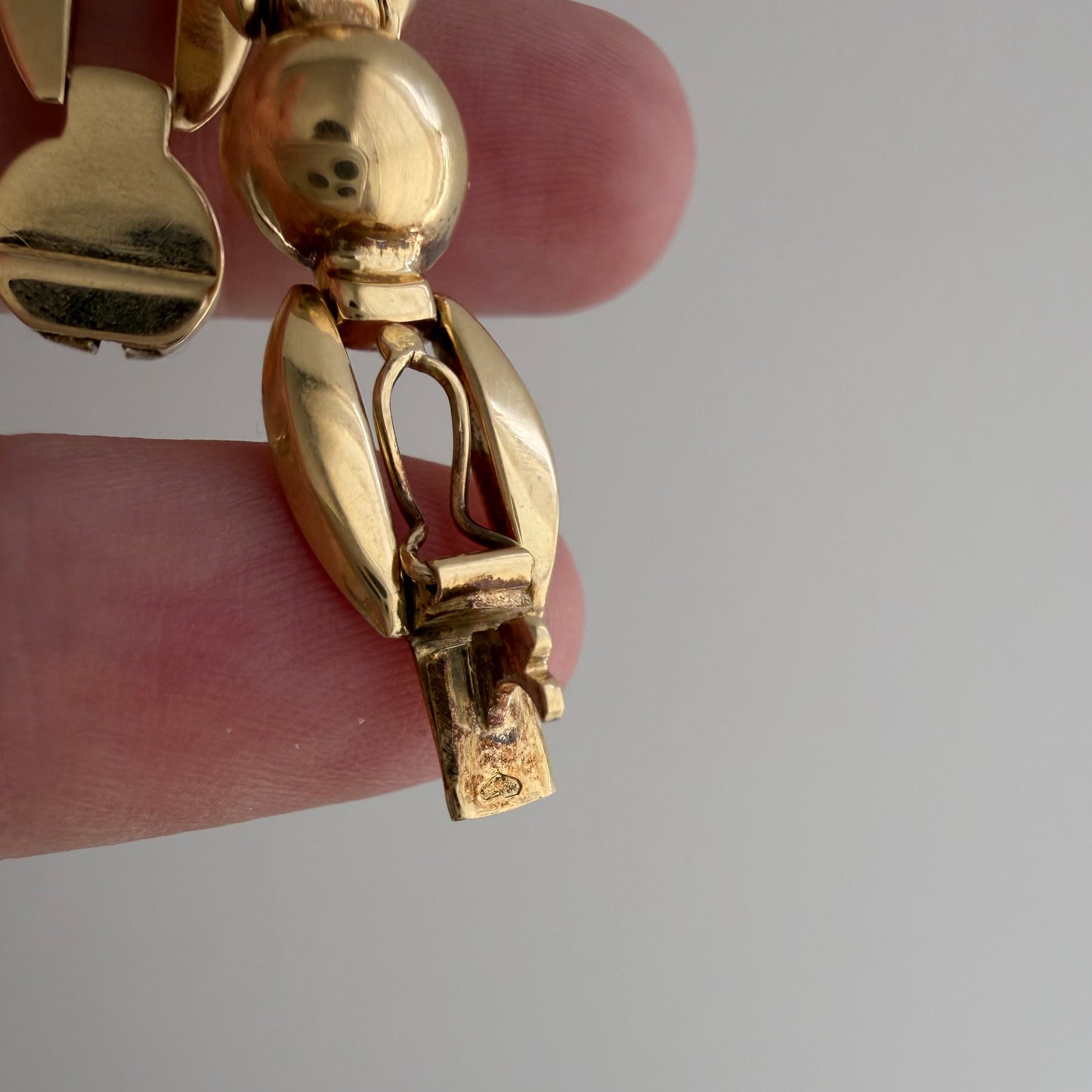 V I N T A G E // almost anchor / fancy hollow open and orb flat link bracelet / 7.5", 7.8g