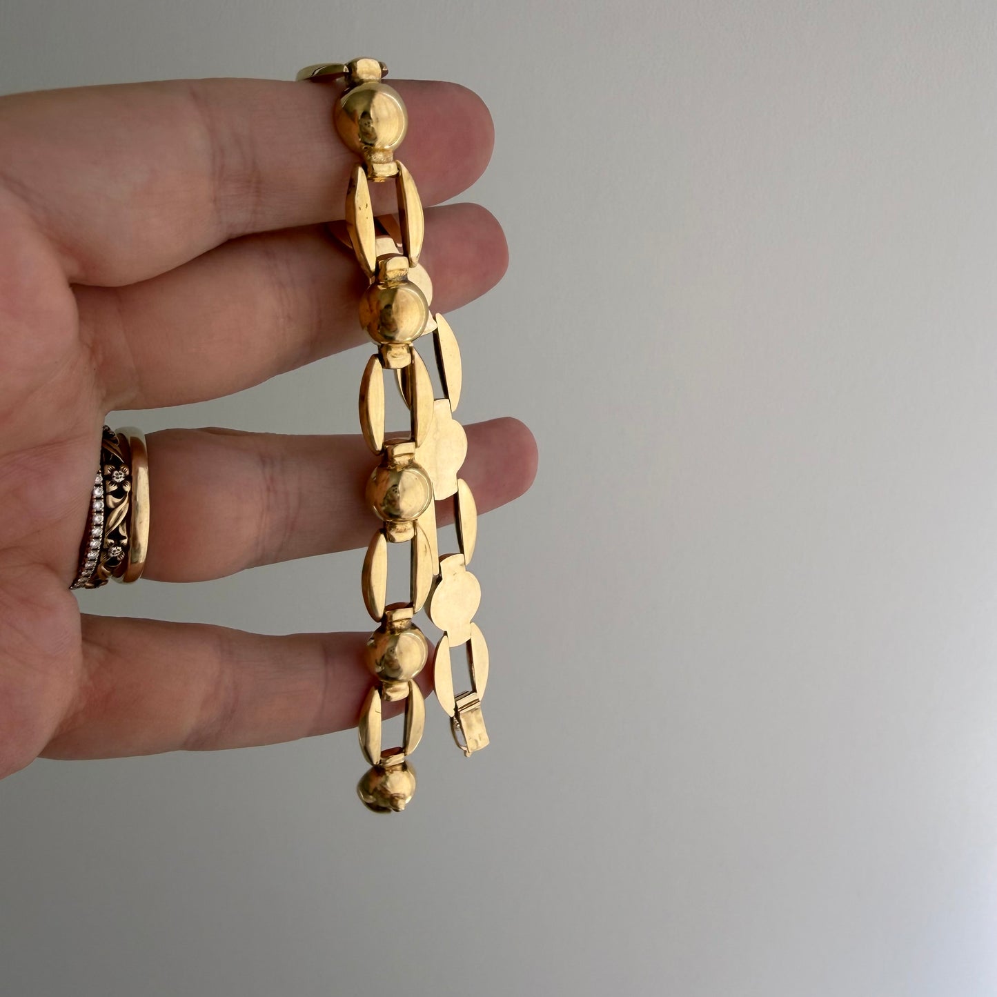 V I N T A G E // almost anchor / fancy hollow open and orb flat link bracelet / 7.5", 7.8g