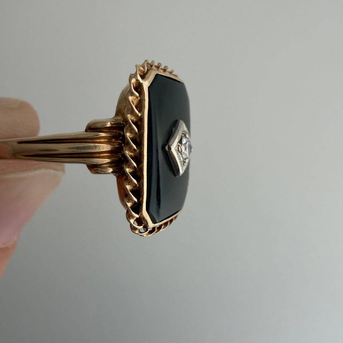 V I N T A G E // north star at night / retro 1940s 10k + onyx + diamond ring / size 7.75
