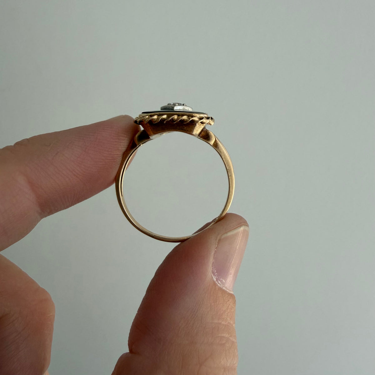 V I N T A G E // north star at night / retro 1940s 10k + onyx + diamond ring / size 7.75