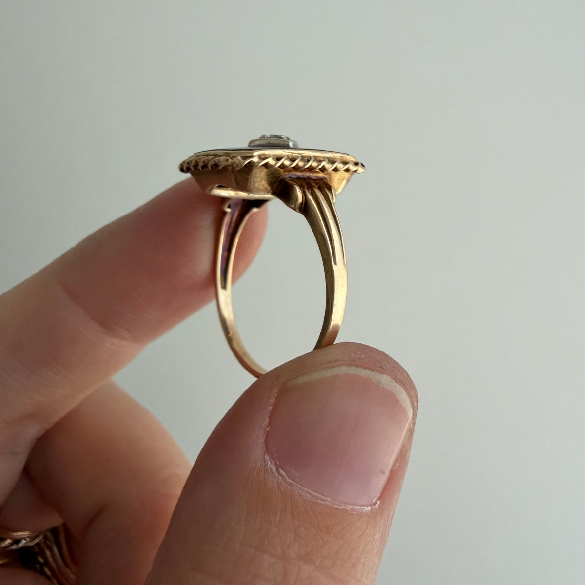 V I N T A G E // north star at night / retro 1940s 10k + onyx + diamond ring / size 7.75