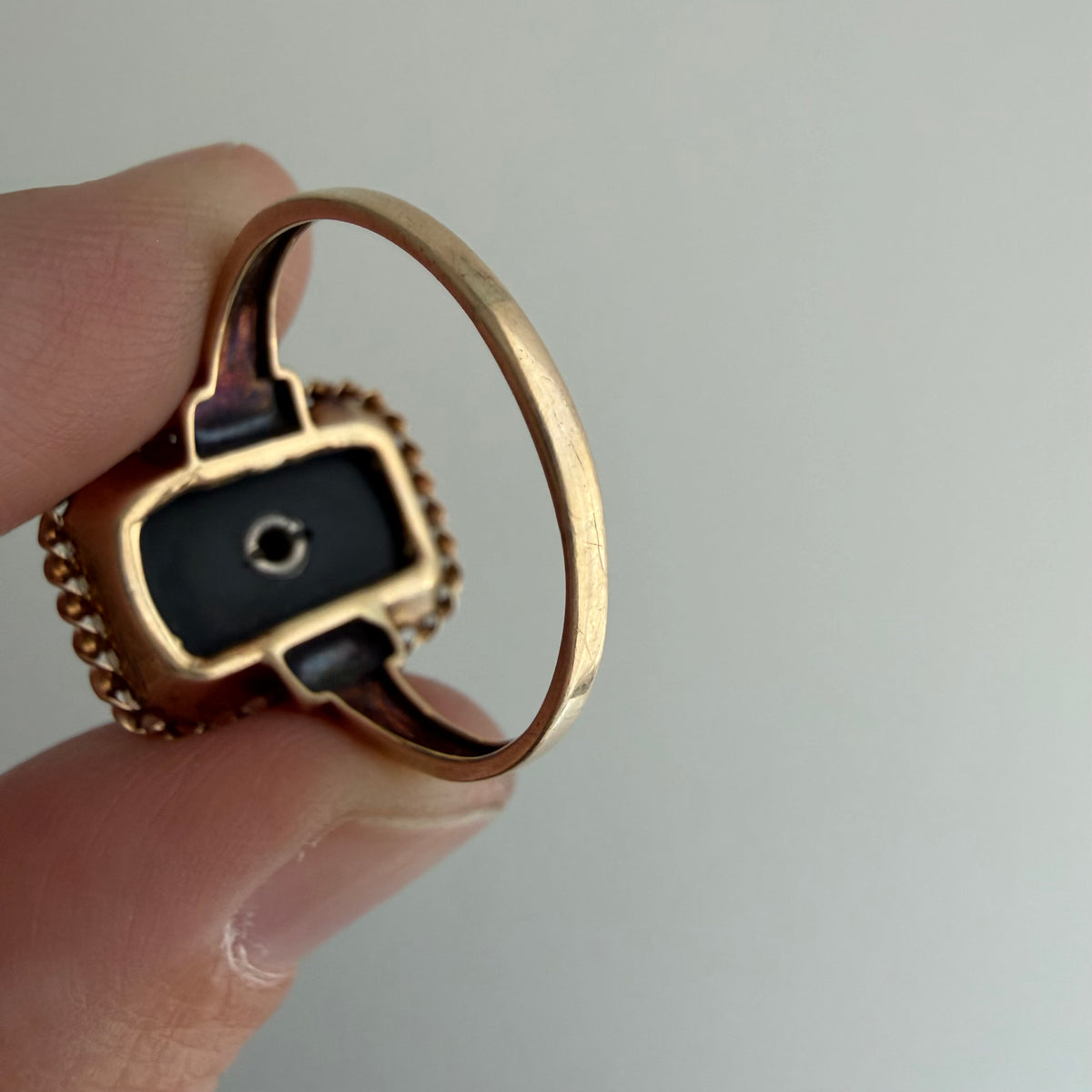 V I N T A G E // north star at night / retro 1940s 10k + onyx + diamond ring / size 7.75