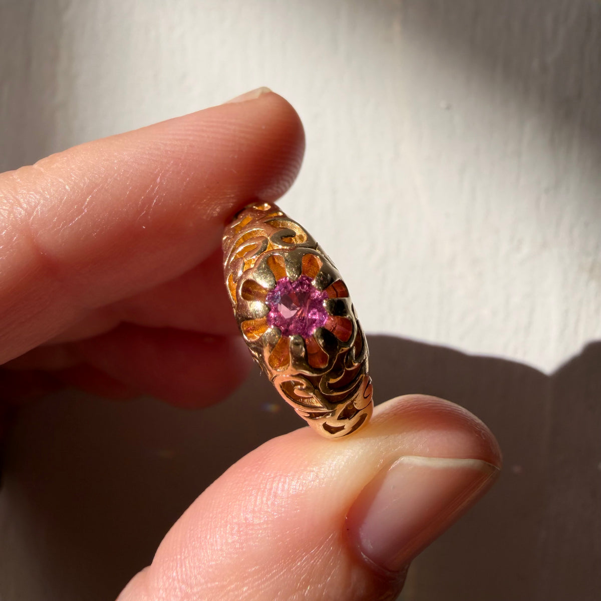 V I N T A G E // at the center of the bloom / 14k yellow gold filigree dome pink sapphire solitaire ring / size 7.75