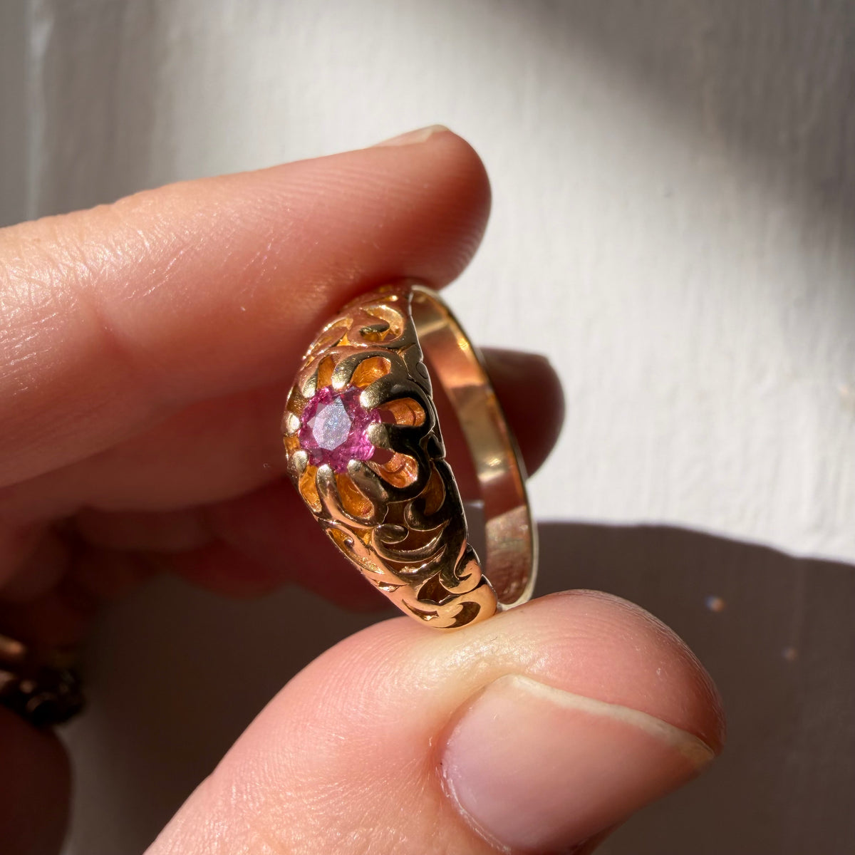 V I N T A G E // at the center of the bloom / 14k yellow gold filigree dome pink sapphire solitaire ring / size 7.75
