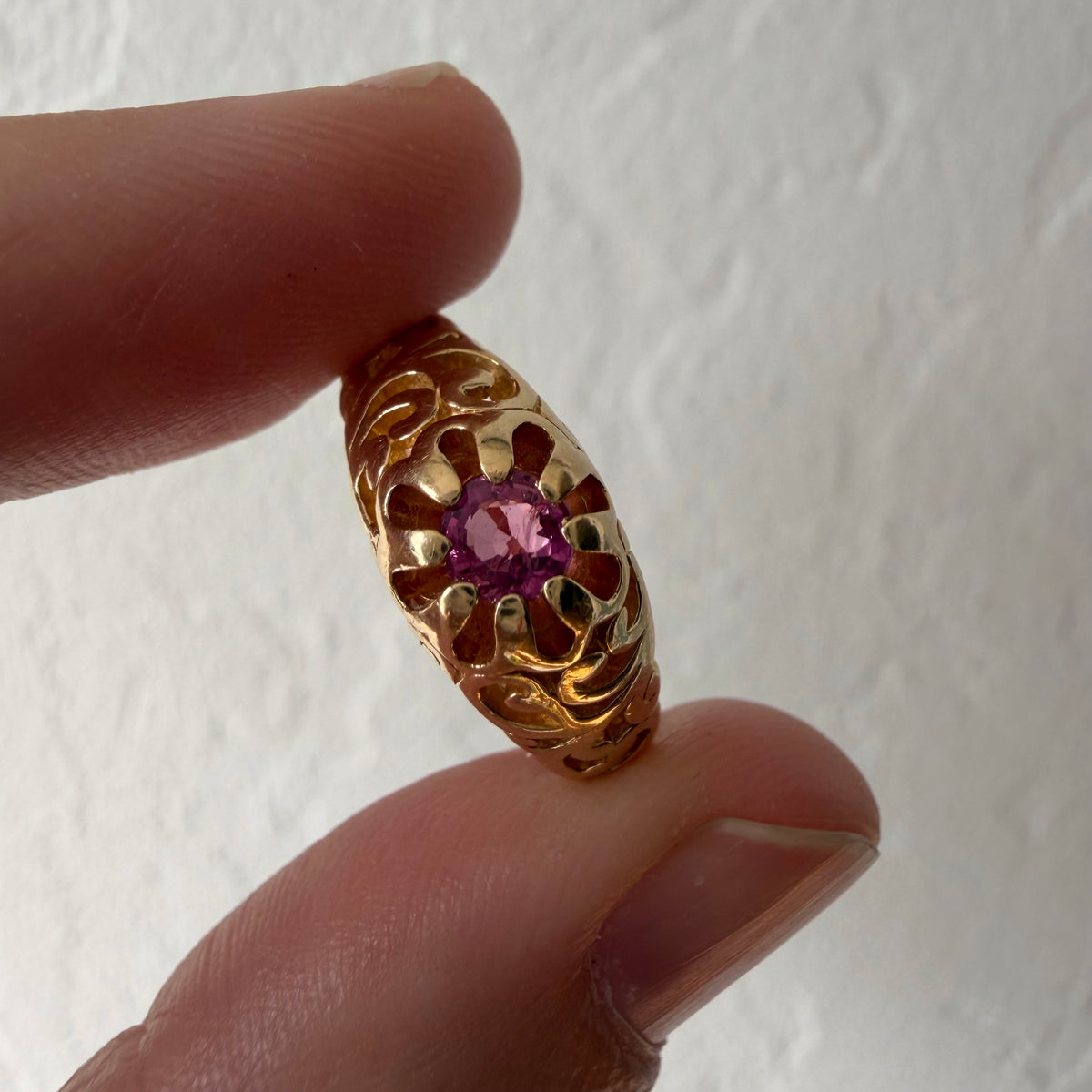 V I N T A G E // at the center of the bloom / 14k yellow gold filigree dome pink sapphire solitaire ring / size 7.75