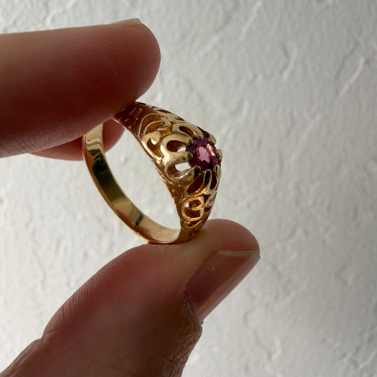 V I N T A G E // at the center of the bloom / 14k yellow gold filigree dome pink sapphire solitaire ring / size 7.75