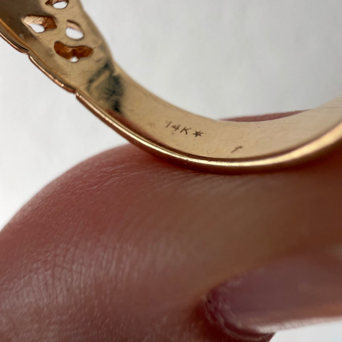 V I N T A G E // at the center of the bloom / 14k yellow gold filigree dome pink sapphire solitaire ring / size 7.75