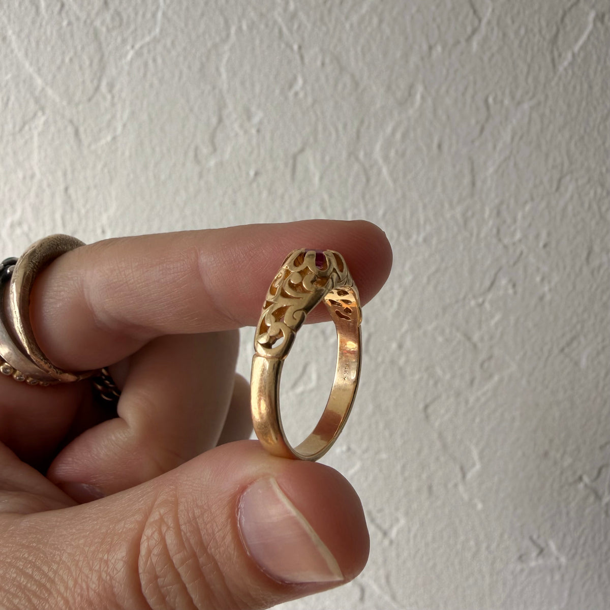 V I N T A G E // at the center of the bloom / 14k yellow gold filigree dome pink sapphire solitaire ring / size 7.75