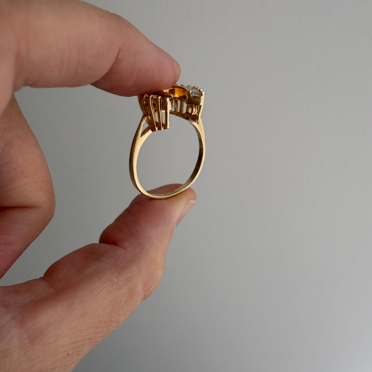 V I N T A G E // primed for luck / 14k and baguette diamond horseshoe ring / size 8