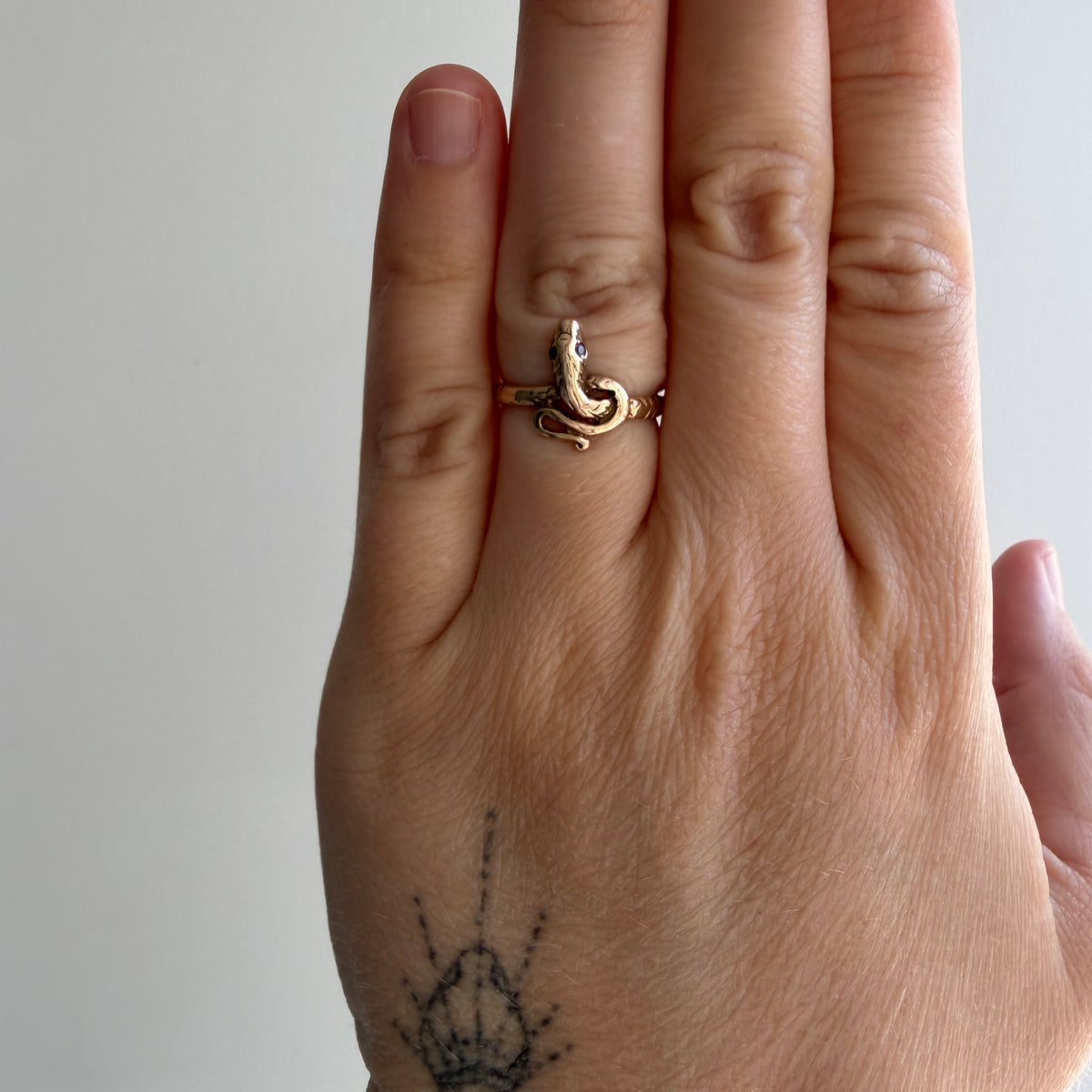 V I N T A G E // knotted embrace / 10k yellow gold snake ring with ruby eyes / size 4.5