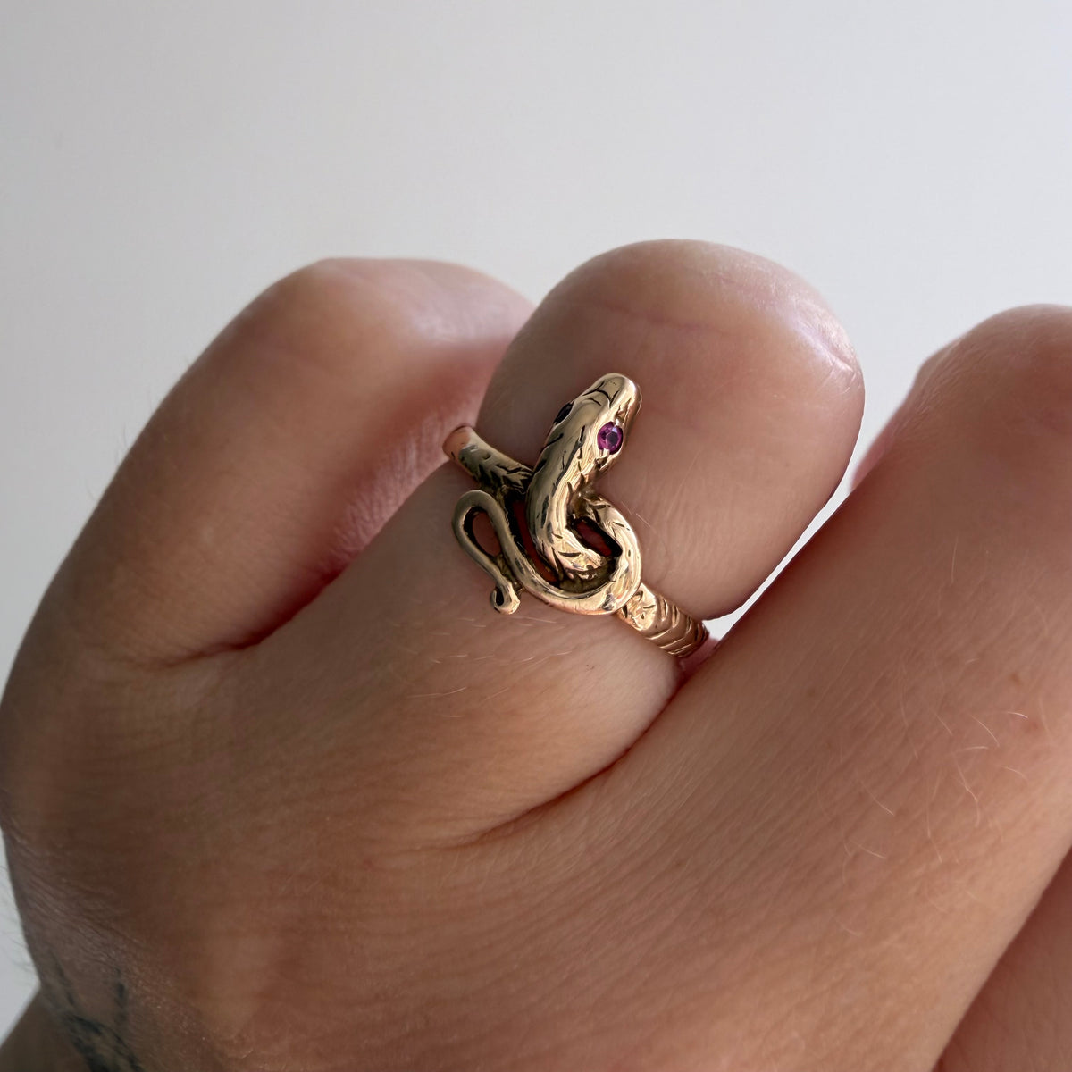 V I N T A G E // knotted embrace / 10k yellow gold snake ring with ruby eyes / size 4.5