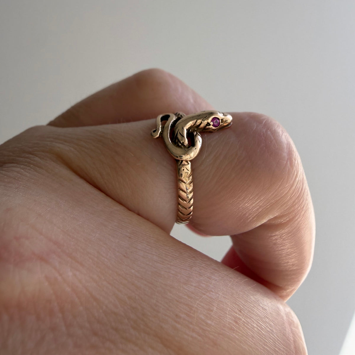 V I N T A G E // knotted embrace / 10k yellow gold snake ring with ruby eyes / size 4.5