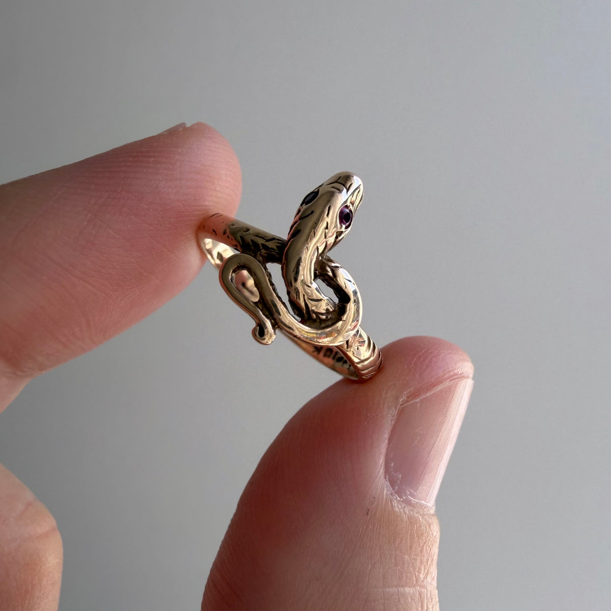 V I N T A G E // knotted embrace / 10k yellow gold snake ring with ruby eyes / size 4.5