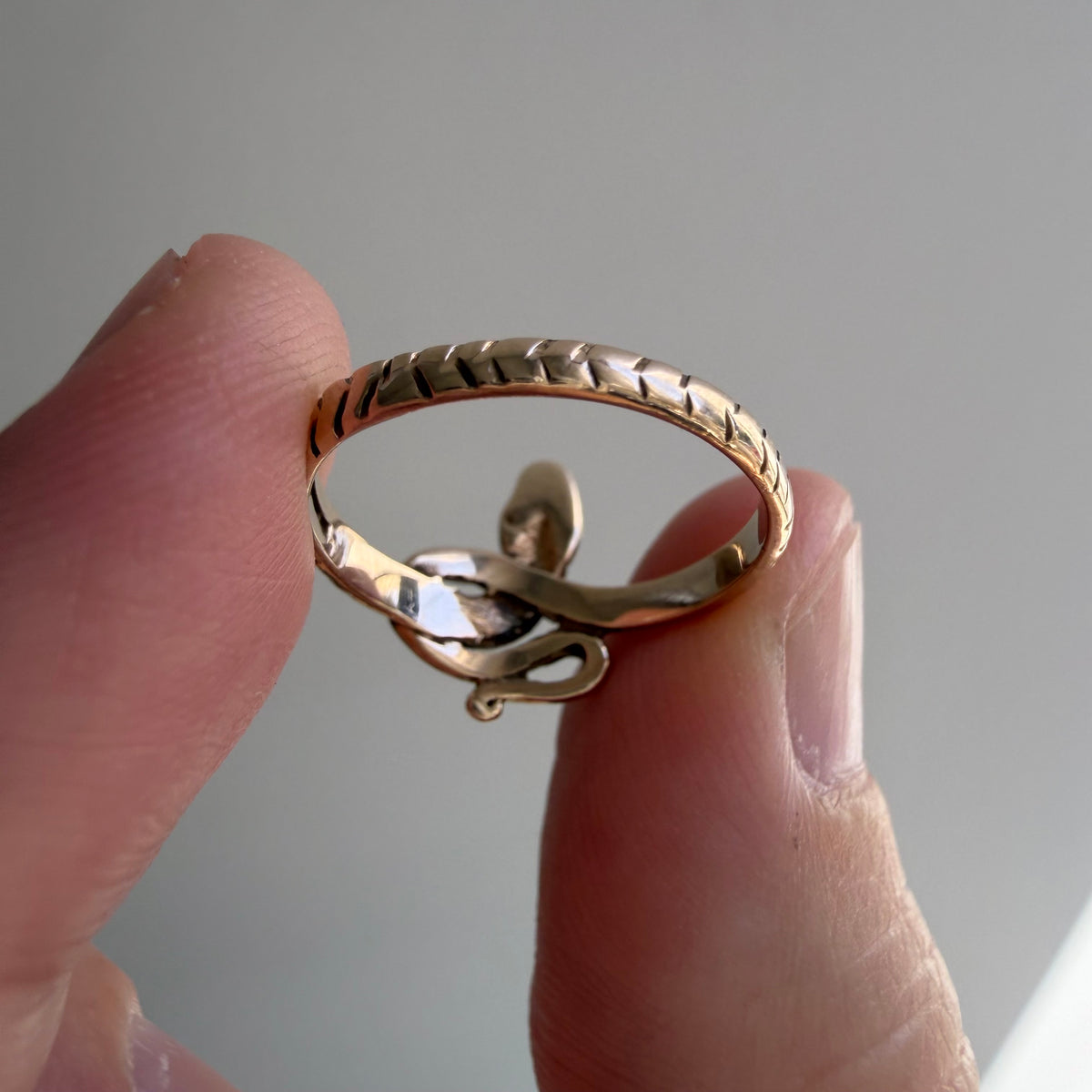 V I N T A G E // knotted embrace / 10k yellow gold snake ring with ruby eyes / size 4.5