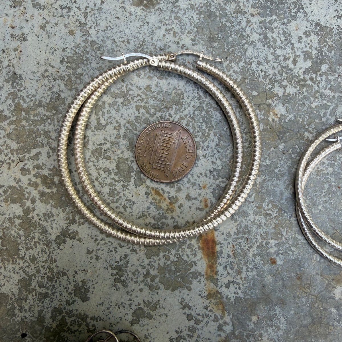 LIKE A LIVE // preloved sterling silver hoop earrings
