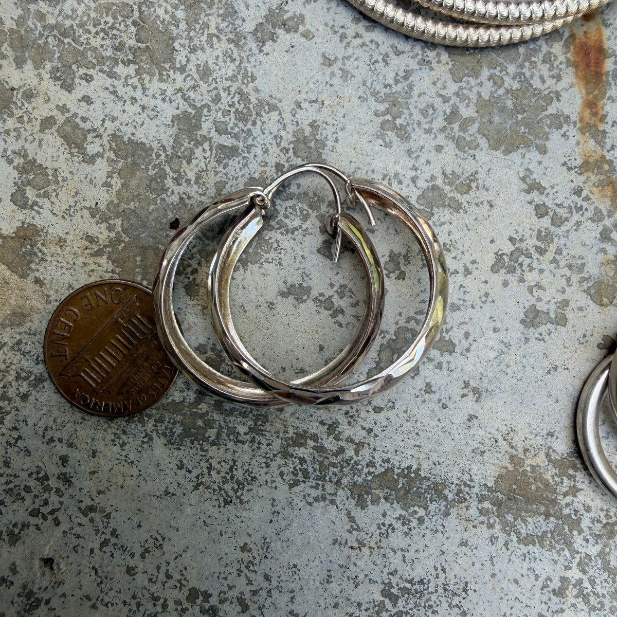 LIKE A LIVE // preloved sterling silver hoop earrings