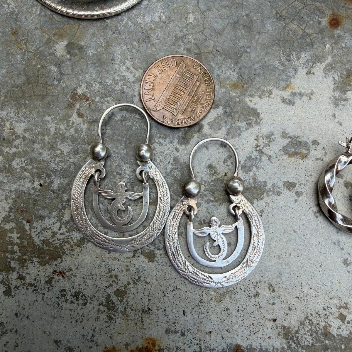 LIKE A LIVE // preloved sterling silver hoop earrings