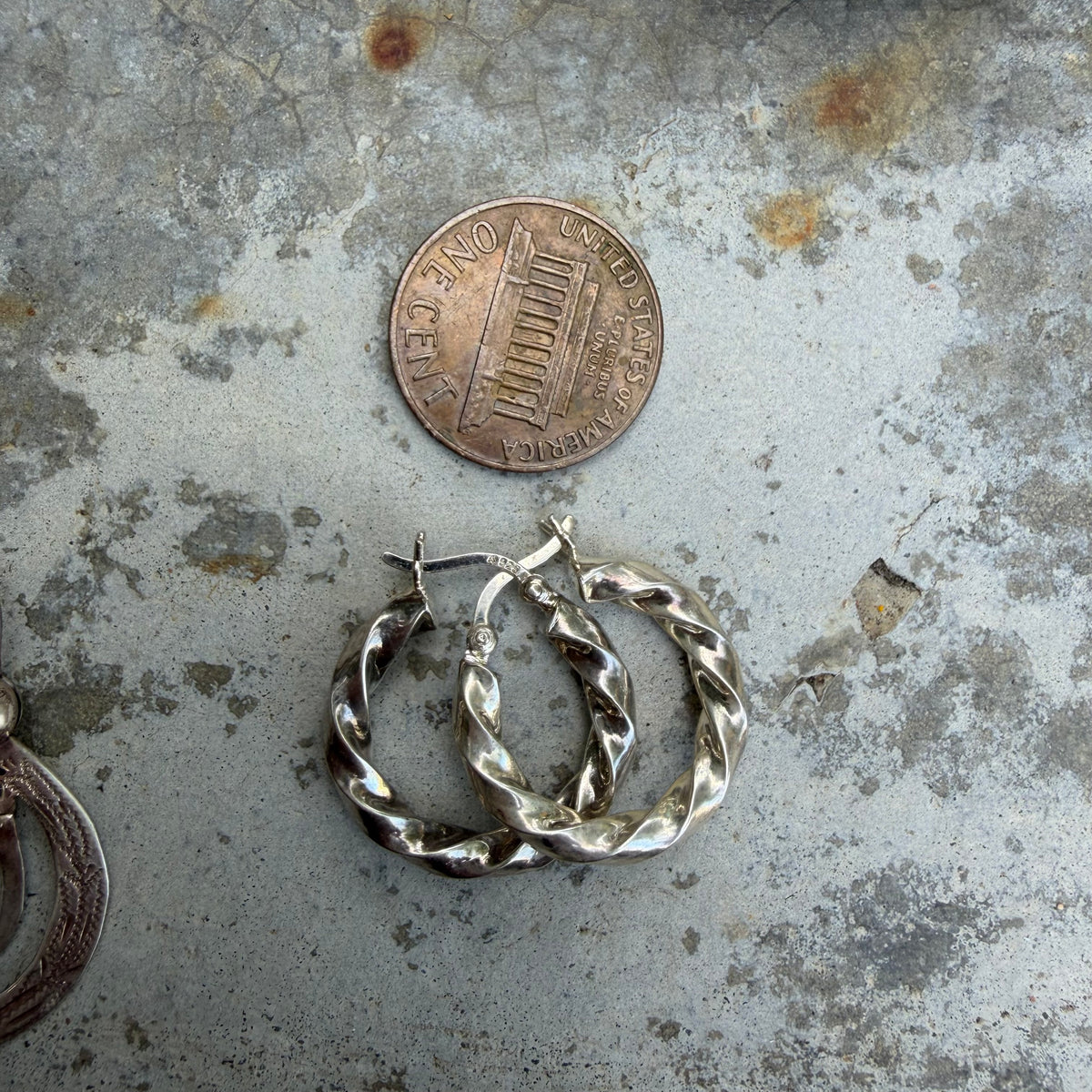 LIKE A LIVE // preloved sterling silver hoop earrings