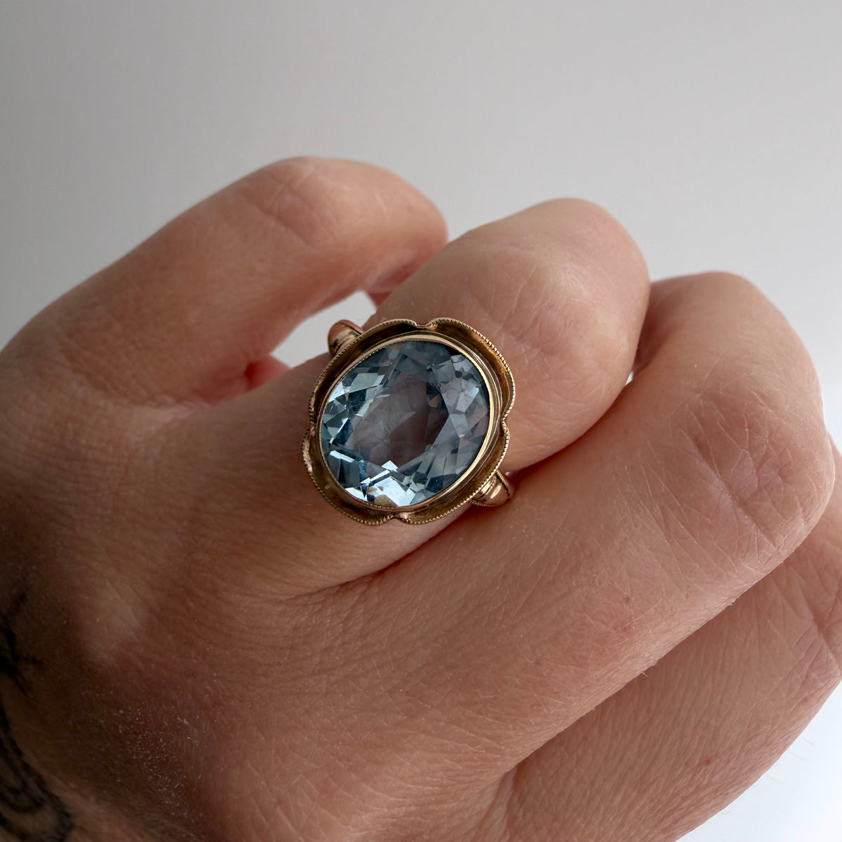 V I N T A G E // as the sky is blue / 1940s 10k + faceted aquamarine / size 4.5