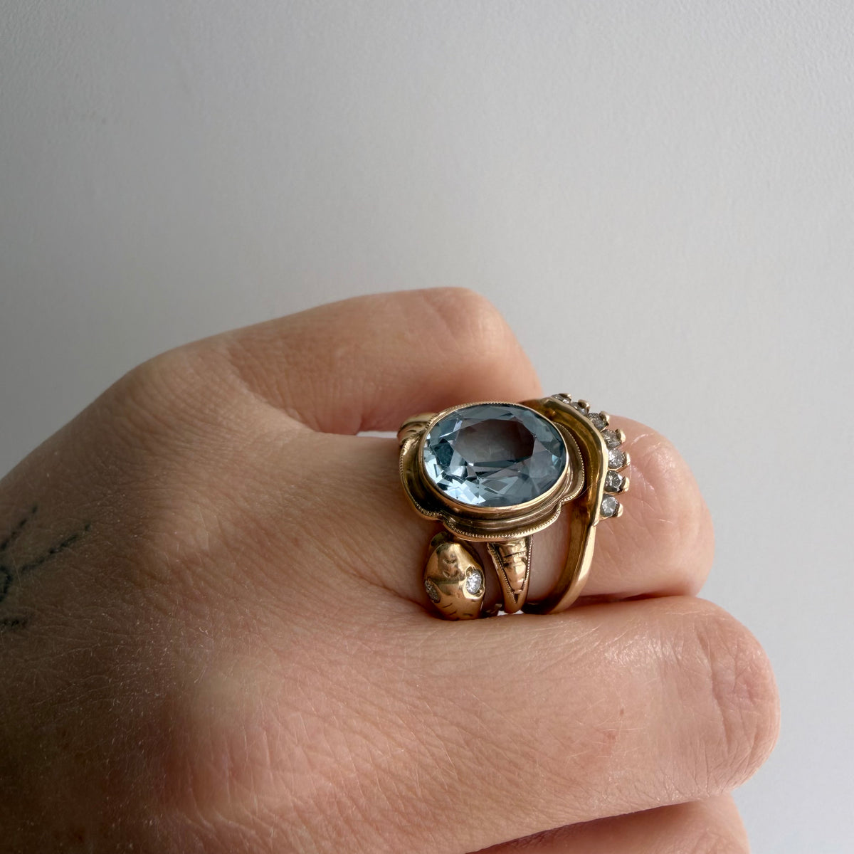 V I N T A G E // as the sky is blue / 1940s 10k + faceted aquamarine / size 4.5