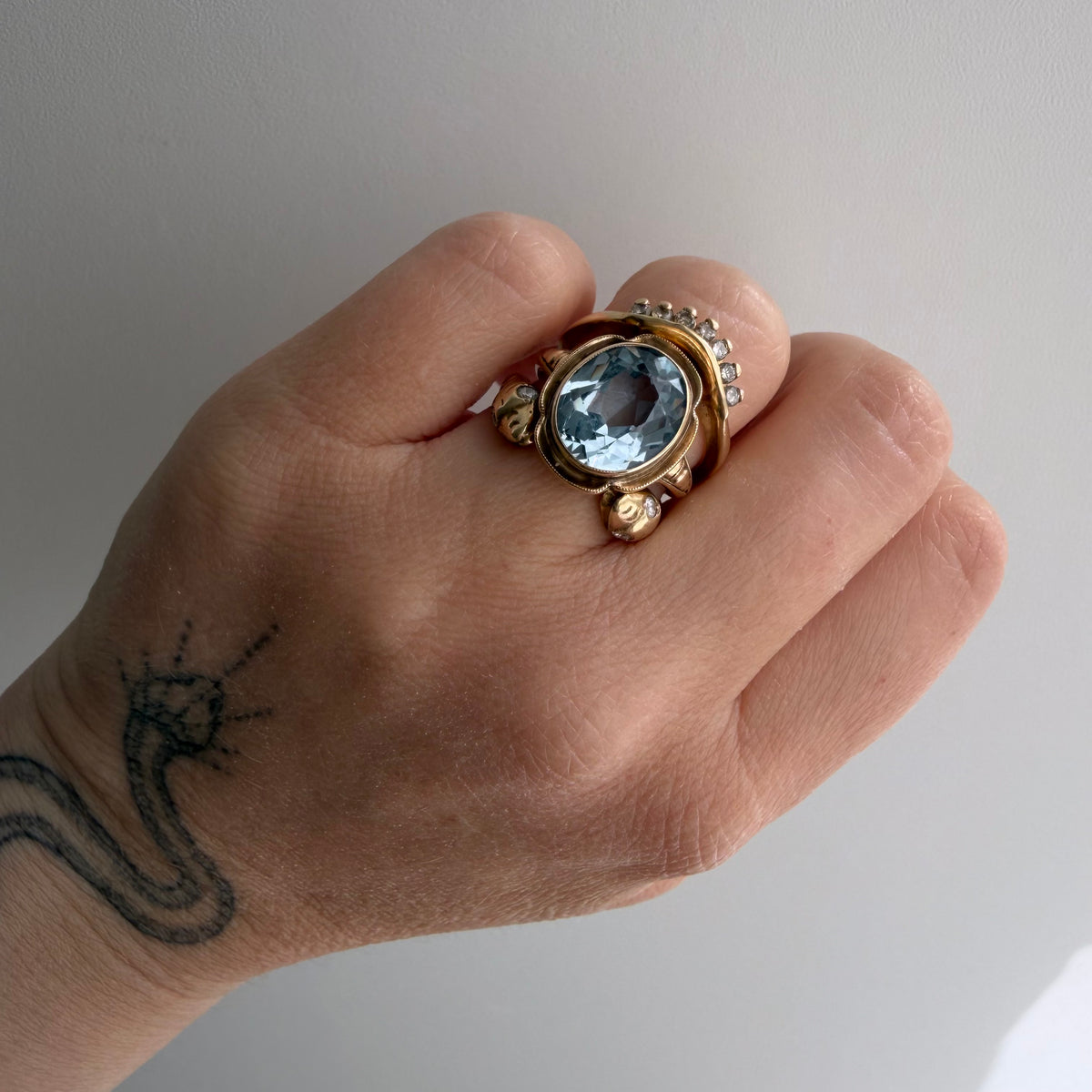 V I N T A G E // as the sky is blue / 1940s 10k + faceted aquamarine / size 4.5