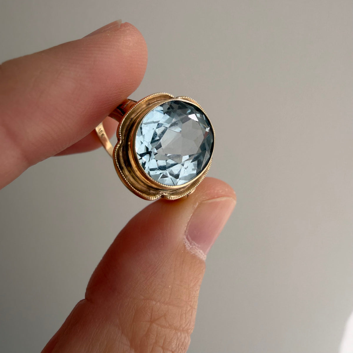 V I N T A G E // as the sky is blue / 1940s 10k + faceted aquamarine / size 4.5