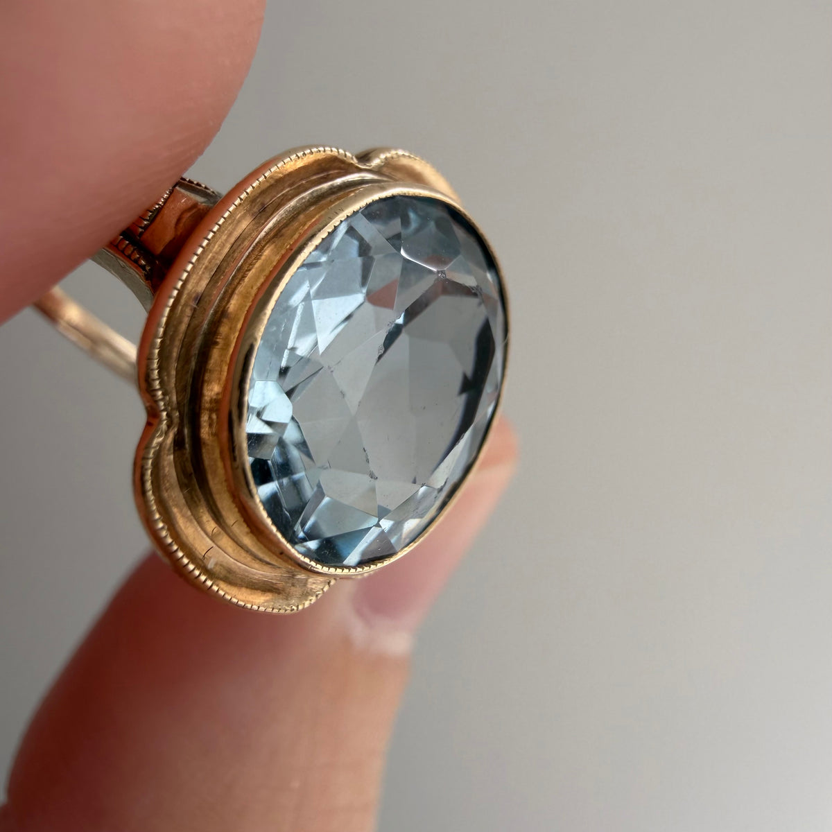 V I N T A G E // as the sky is blue / 1940s 10k + faceted aquamarine / size 4.5