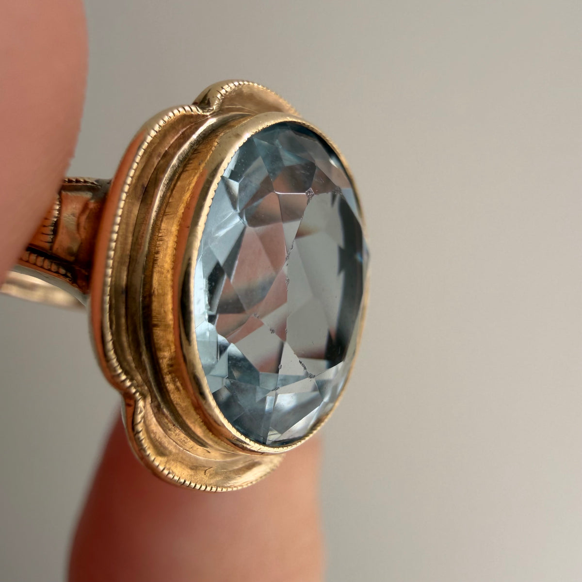V I N T A G E // as the sky is blue / 1940s 10k + faceted aquamarine / size 4.5