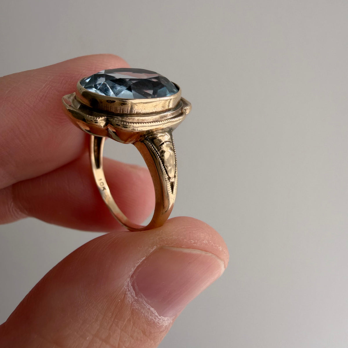 V I N T A G E // as the sky is blue / 1940s 10k + faceted aquamarine / size 4.5
