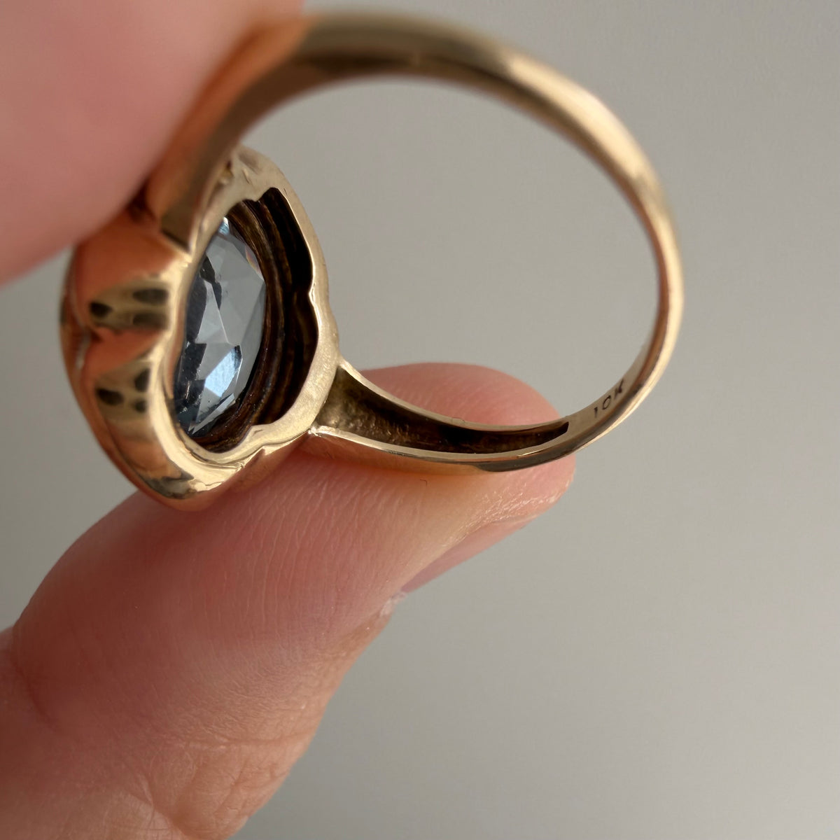 V I N T A G E // as the sky is blue / 1940s 10k + faceted aquamarine / size 4.5