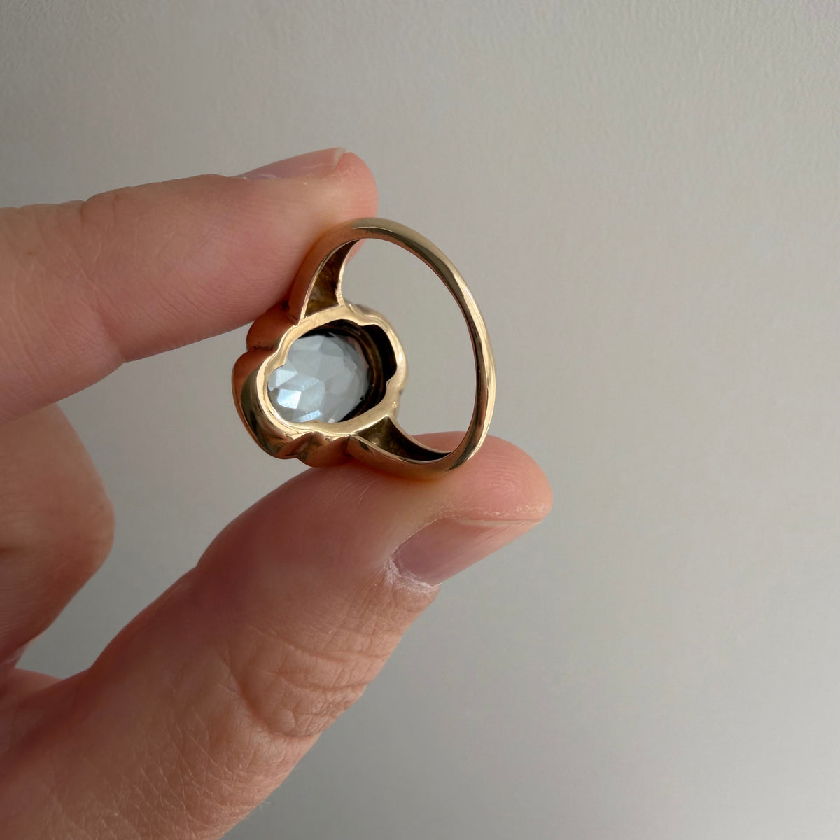 V I N T A G E // as the sky is blue / 1940s 10k + faceted aquamarine / size 4.5
