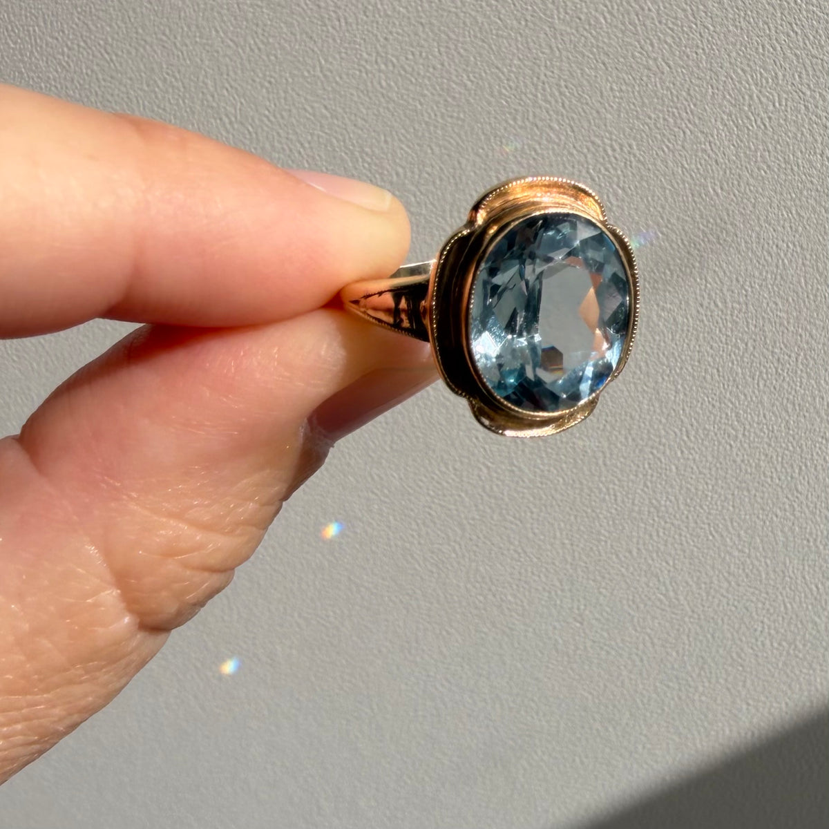 V I N T A G E // as the sky is blue / 1940s 10k + faceted aquamarine / size 4.5