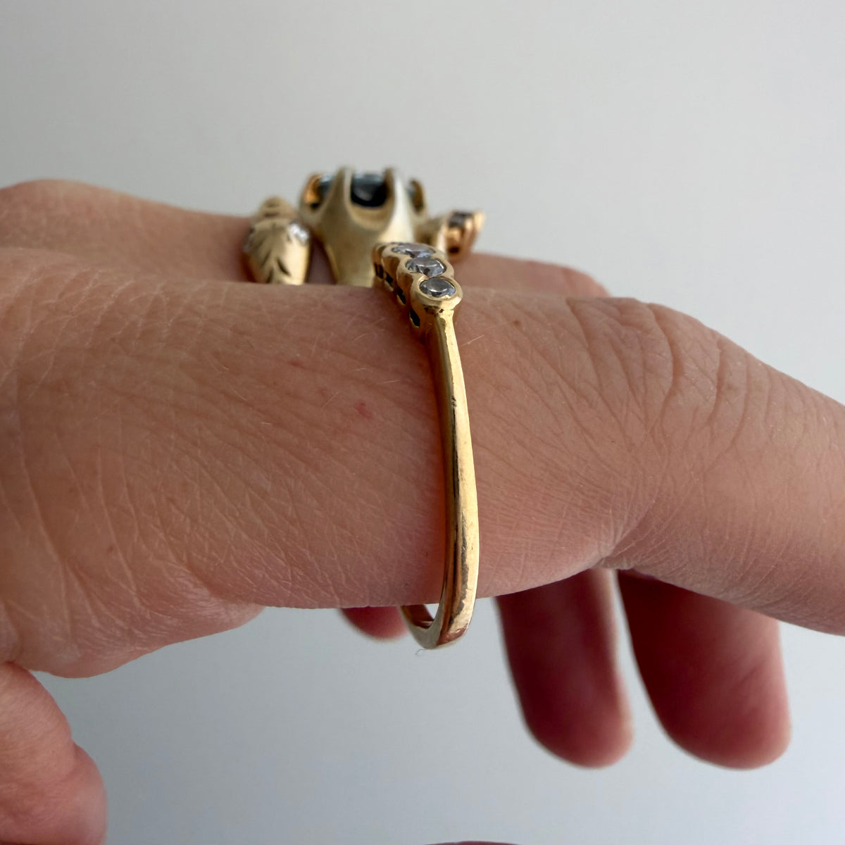 E S T A T E // bubble row / 14k yellow gold and channel set graduated diamond five stone band / size 10.25