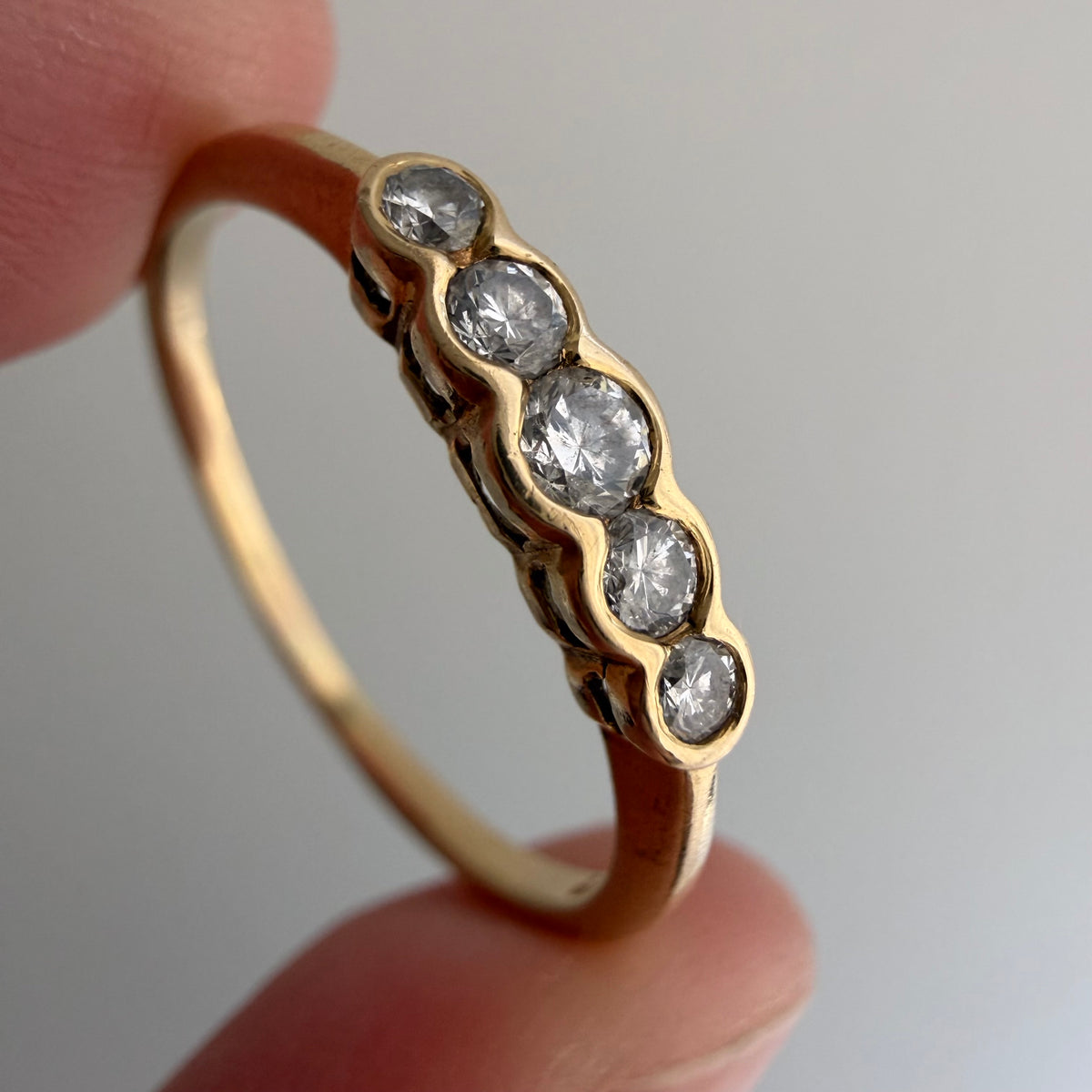 E S T A T E // bubble row / 14k yellow gold and channel set graduated diamond five stone band / size 10.25