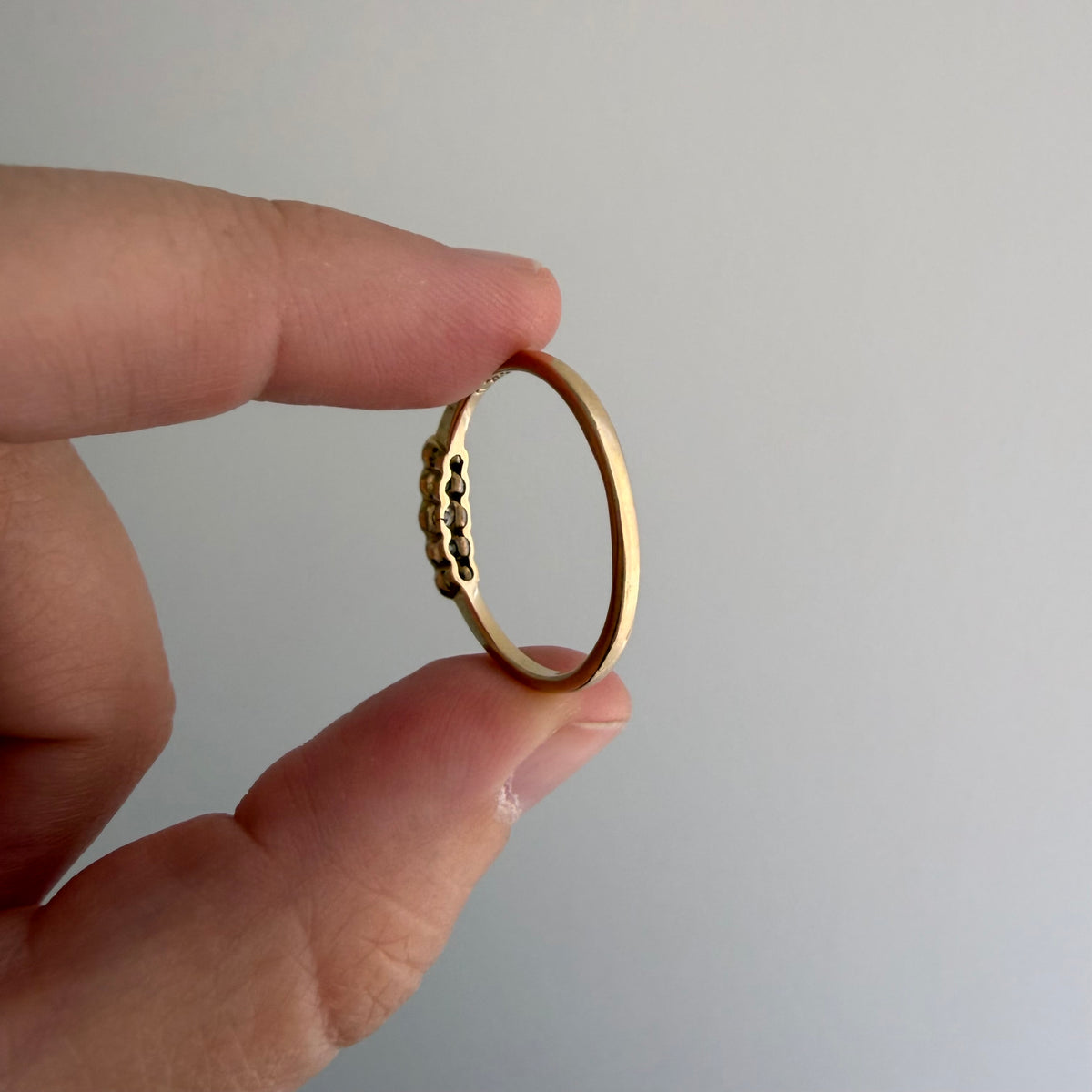 E S T A T E // bubble row / 14k yellow gold and channel set graduated diamond five stone band / size 10.25