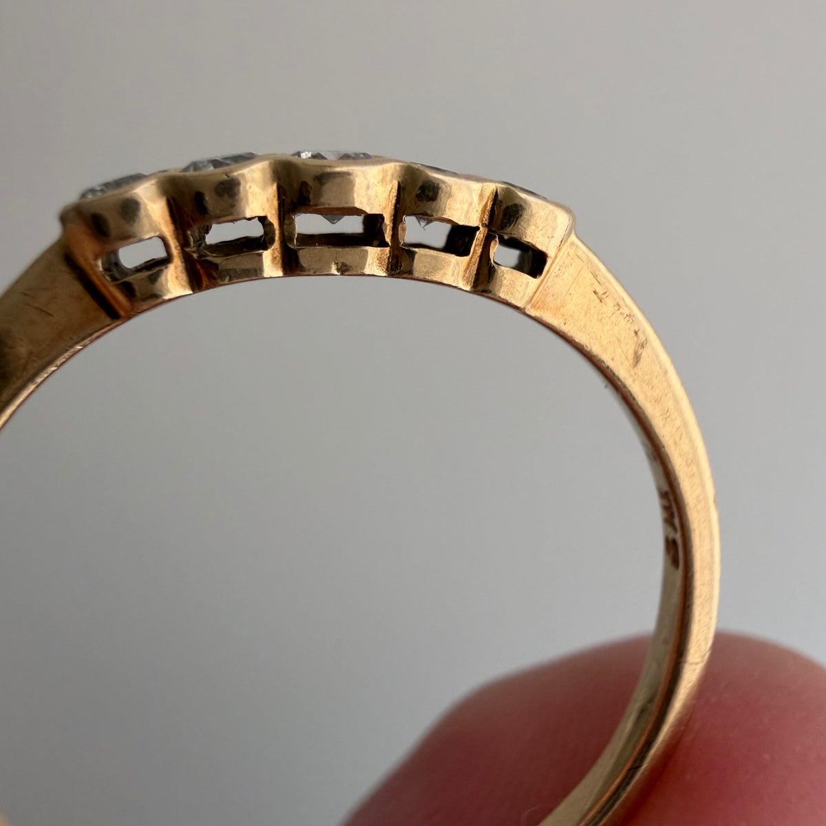 E S T A T E // bubble row / 14k yellow gold and channel set graduated diamond five stone band / size 10.25