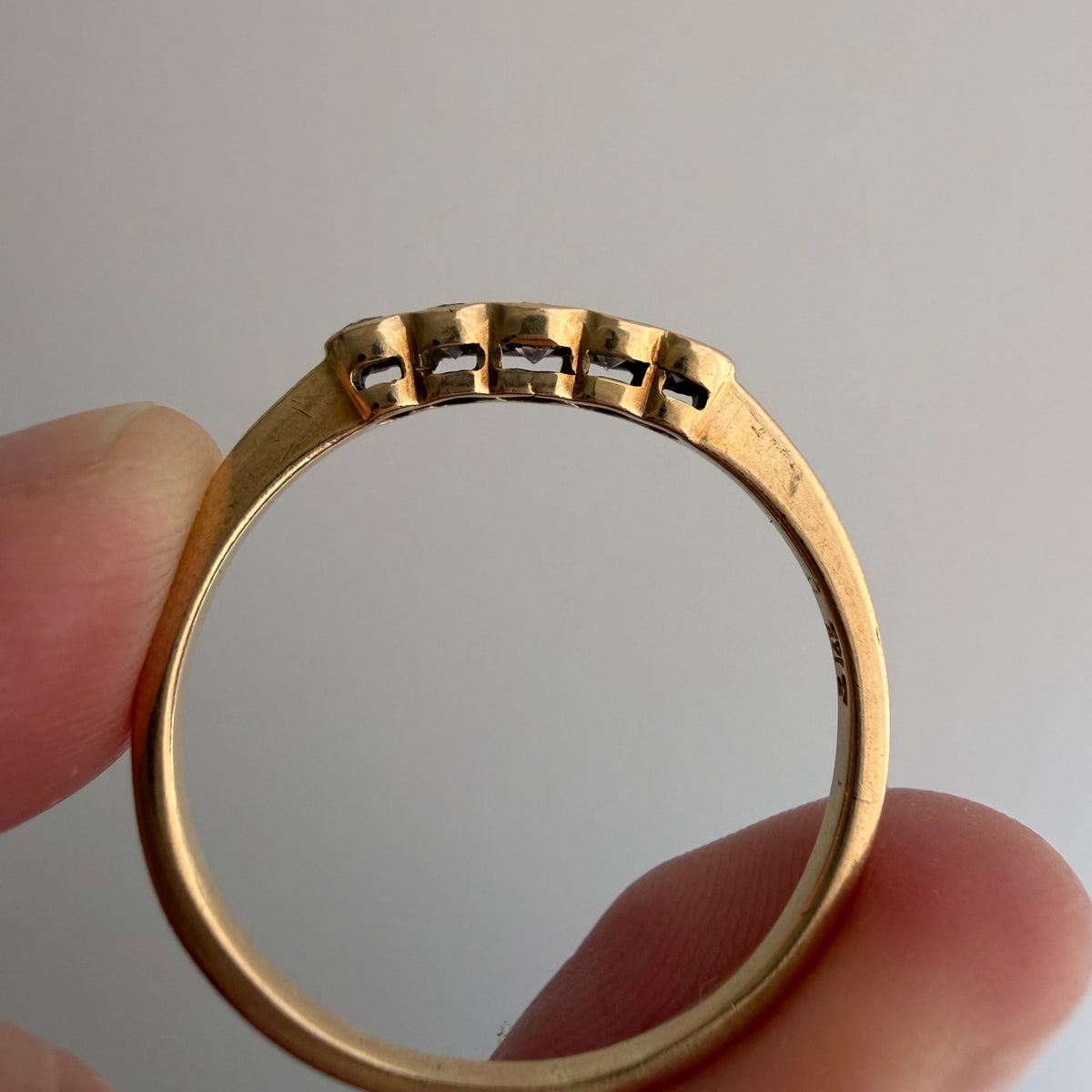 E S T A T E // bubble row / 14k yellow gold and channel set graduated diamond five stone band / size 10.25