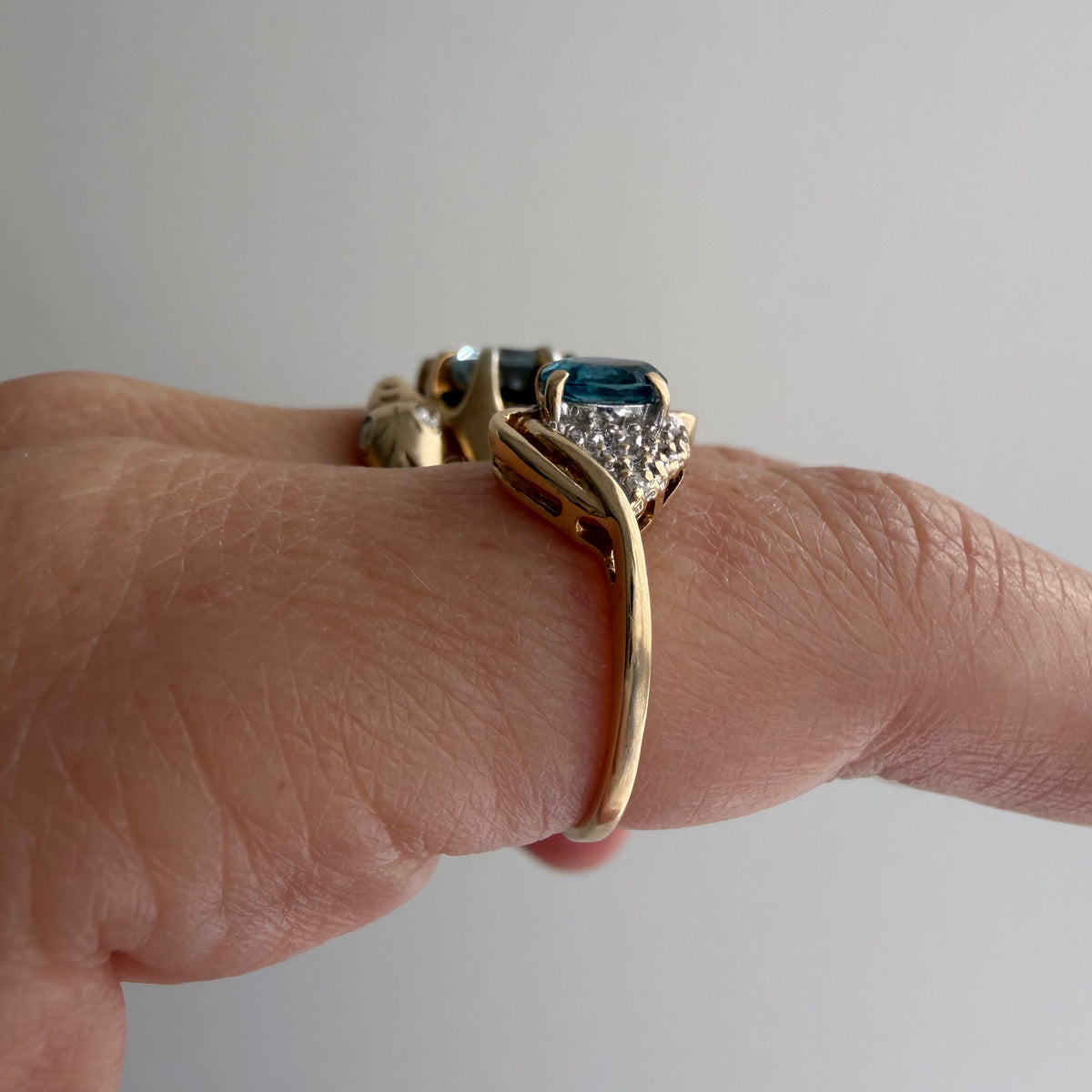 V I N T A G E // protective eye / 10k evil eye ring with topaz + diamonds / size 6.75