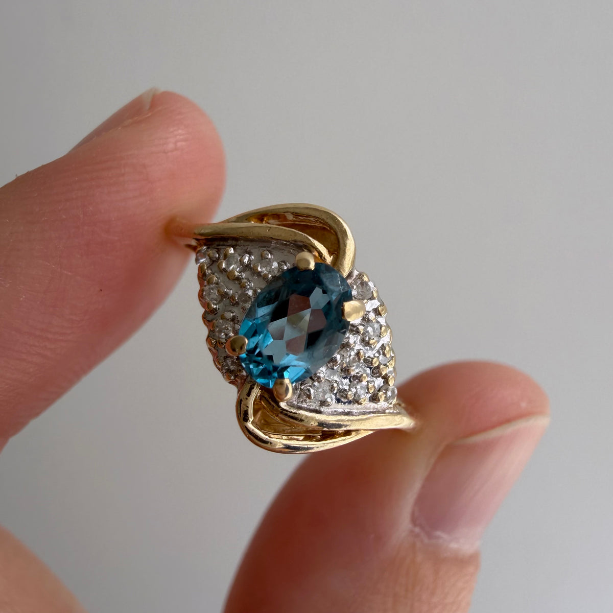 V I N T A G E // protective eye / 10k evil eye ring with topaz + diamonds / size 6.75