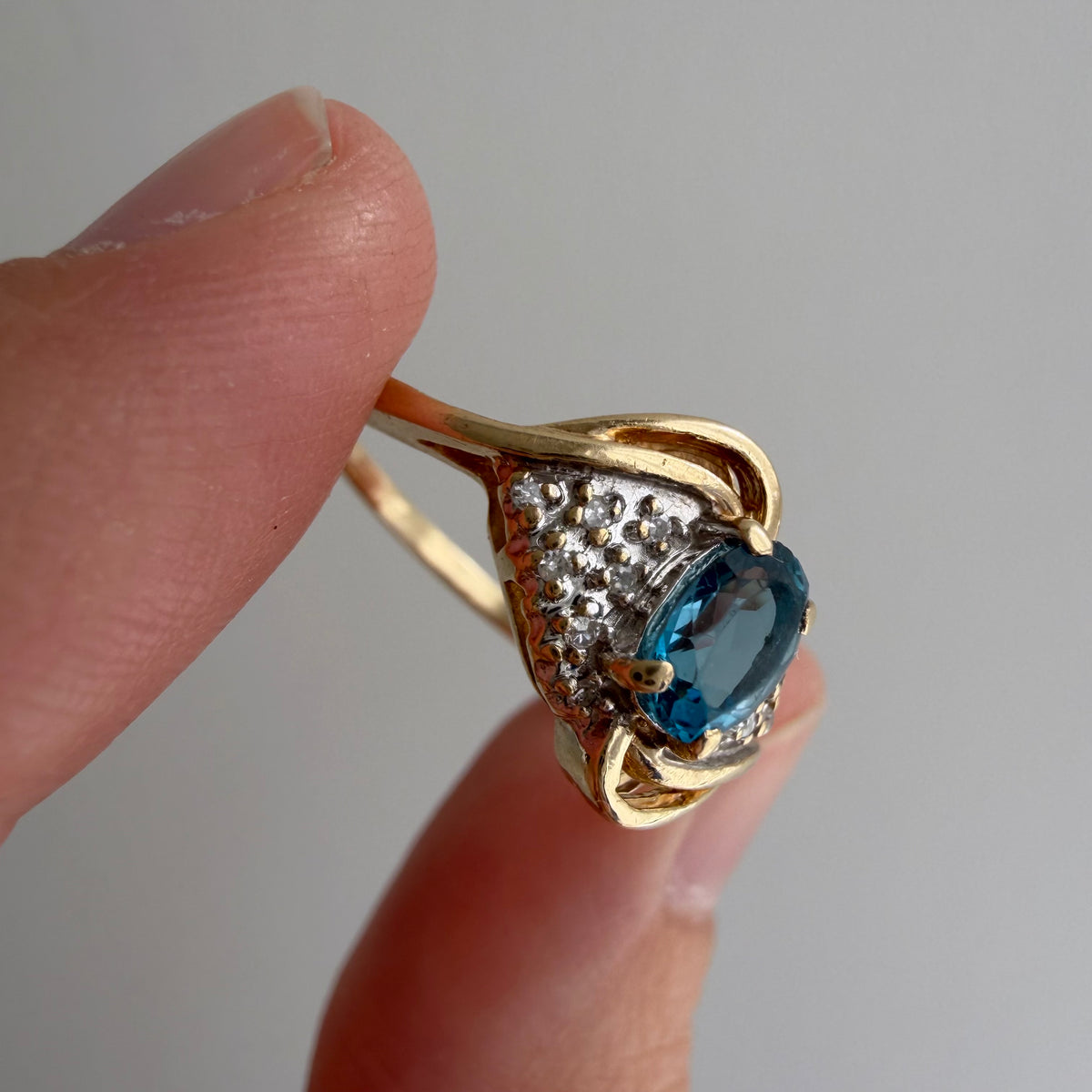 V I N T A G E // protective eye / 10k evil eye ring with topaz + diamonds / size 6.75