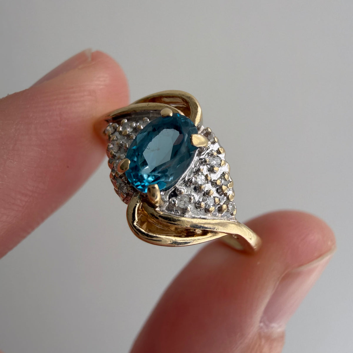 V I N T A G E // protective eye / 10k evil eye ring with topaz + diamonds / size 6.75