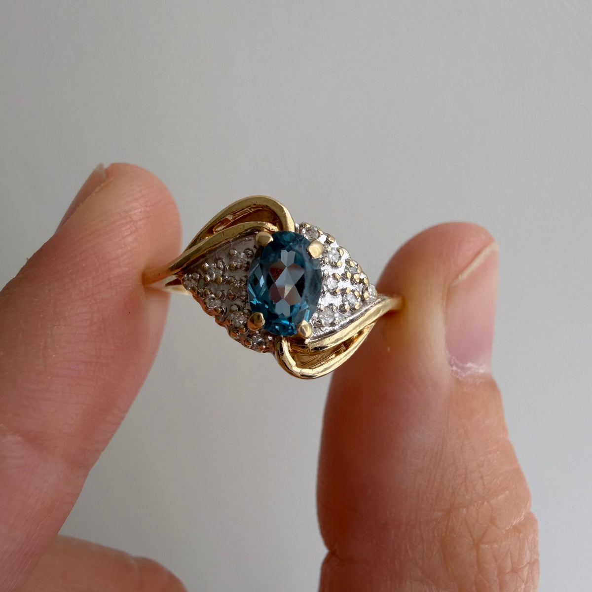 V I N T A G E // protective eye / 10k evil eye ring with topaz + diamonds / size 6.75