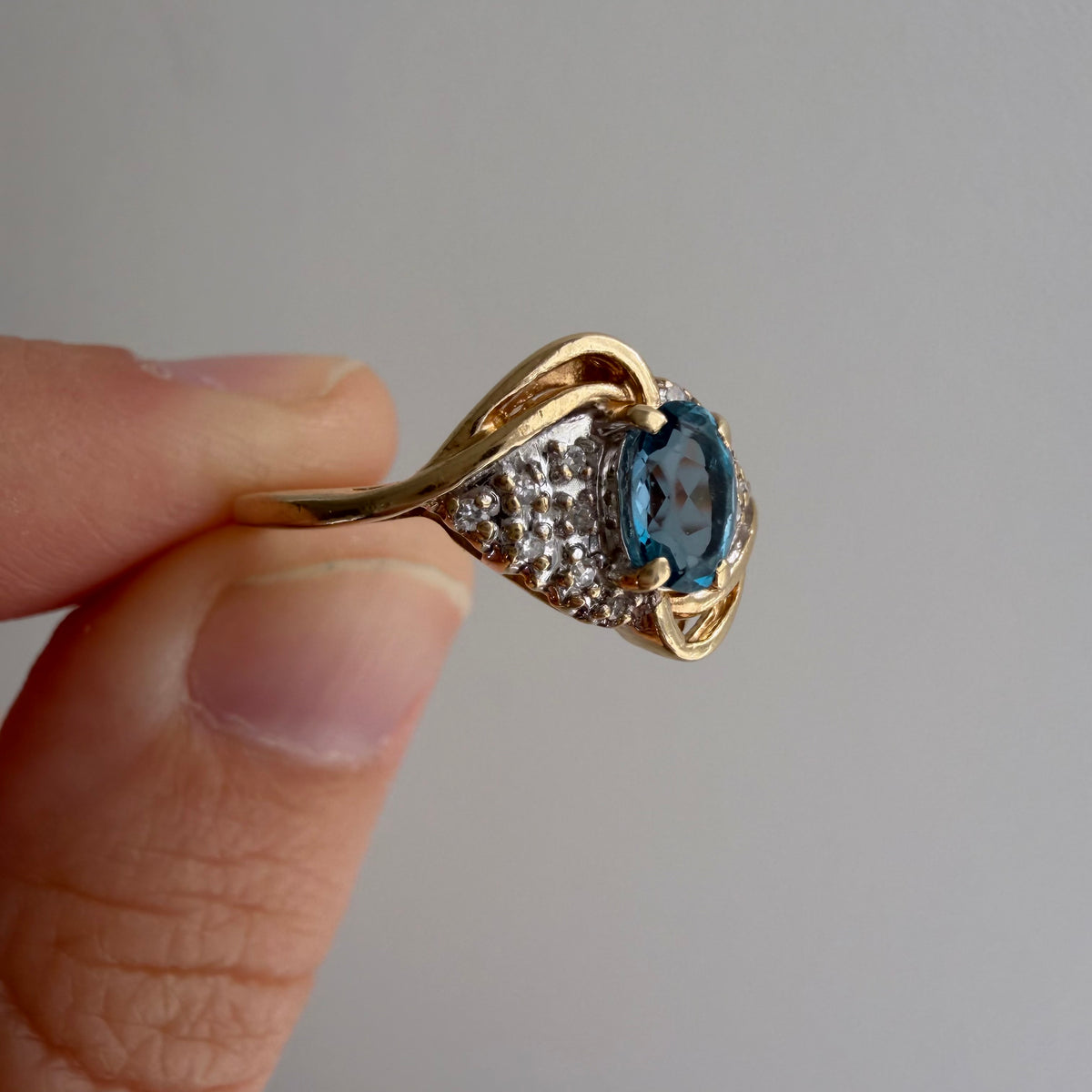 V I N T A G E // protective eye / 10k evil eye ring with topaz + diamonds / size 6.75