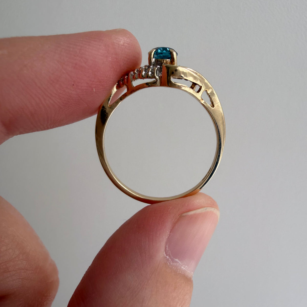 V I N T A G E // protective eye / 10k evil eye ring with topaz + diamonds / size 6.75