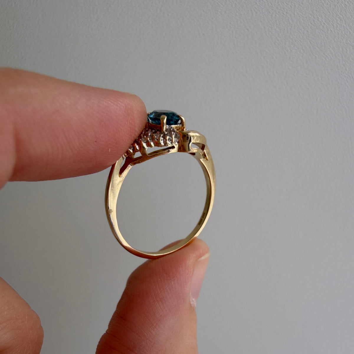 V I N T A G E // protective eye / 10k evil eye ring with topaz + diamonds / size 6.75