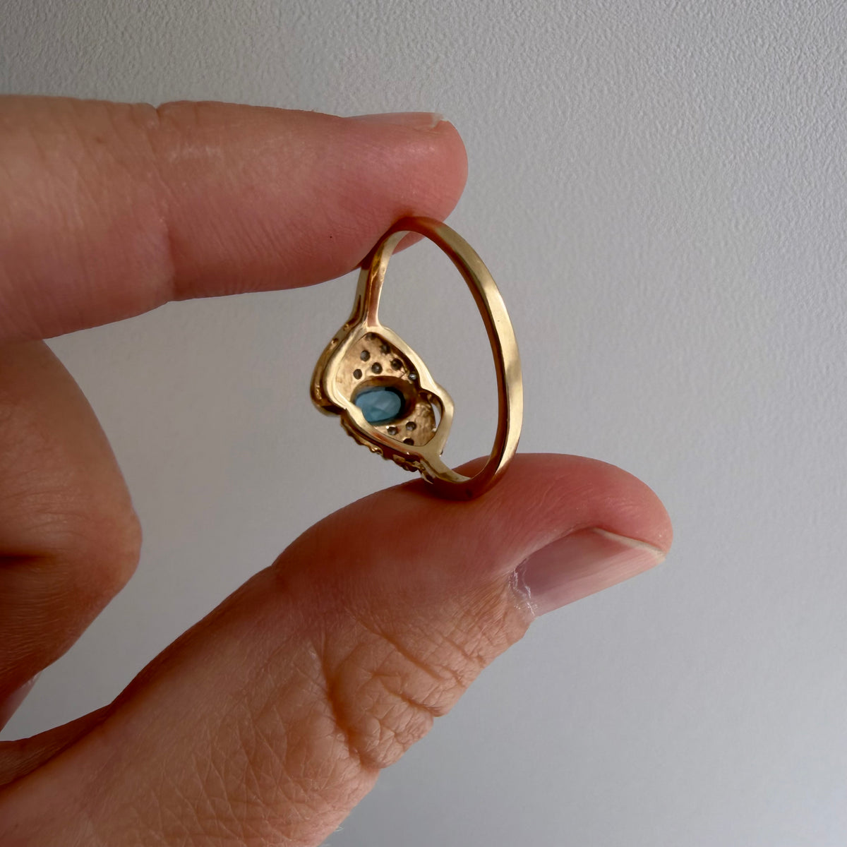 V I N T A G E // protective eye / 10k evil eye ring with topaz + diamonds / size 6.75
