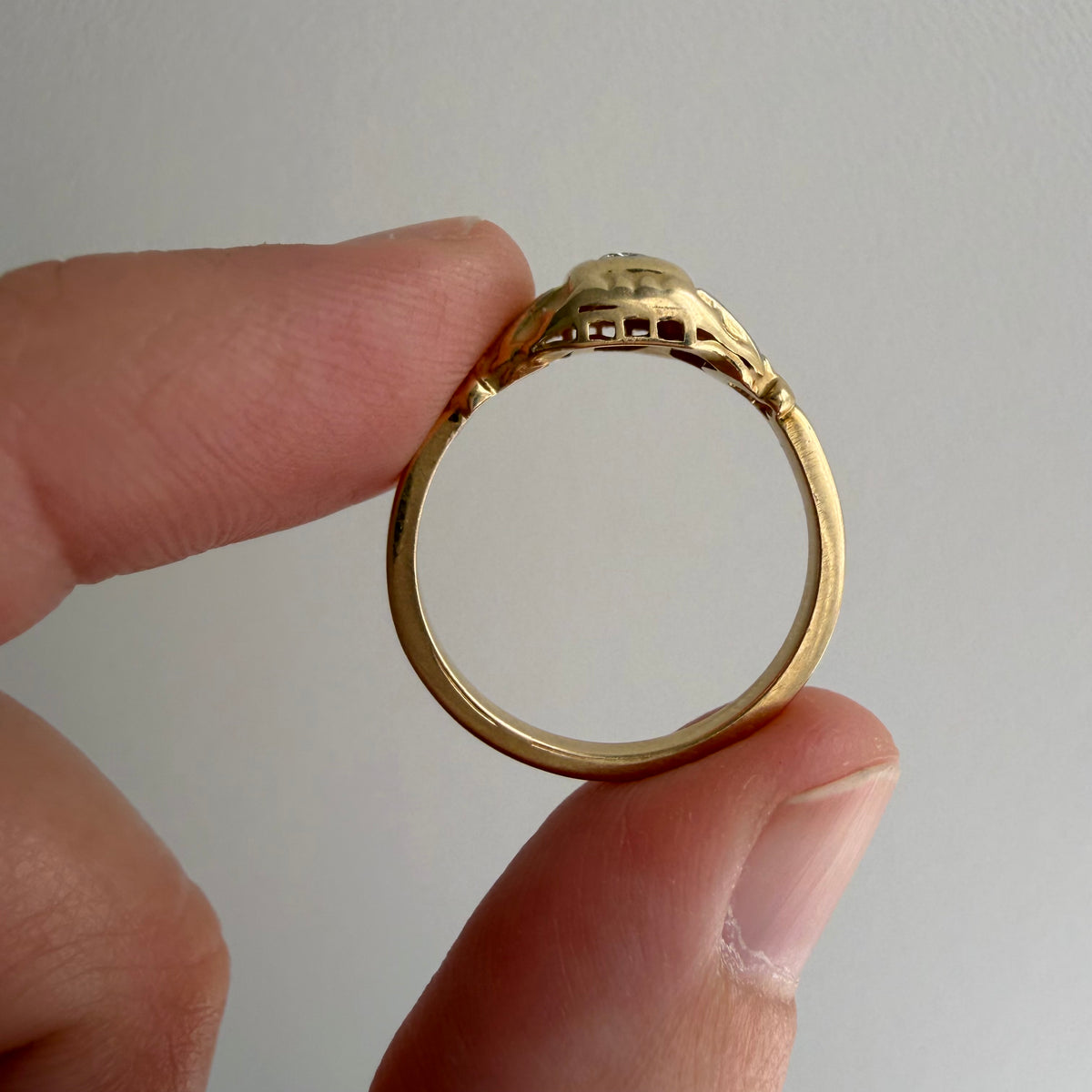 A N T I Q U E // made it this far / two tone 14k and diamond worn solitaire / size 6.5